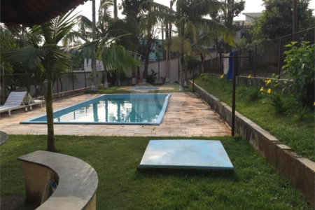 Casa à venda com 4 quartos, sendo 2 suítes,  em Vila Oliveira, Mogi das Cruzes, SP