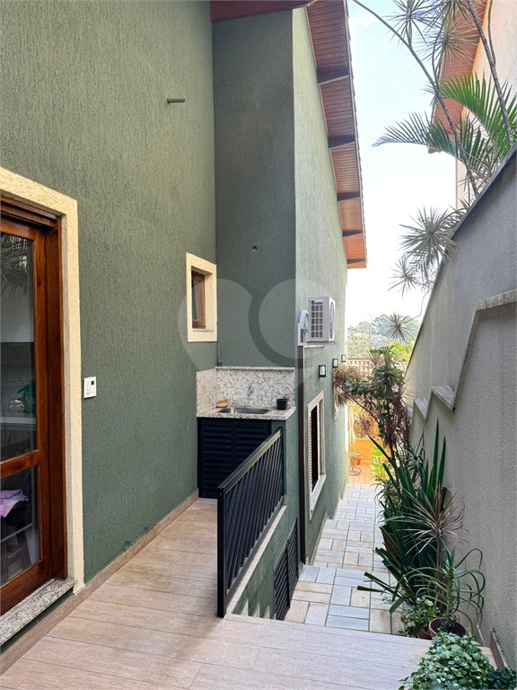 Casa à venda com 3 quartos, sendo 1 suíte, no condomínio Residencial Jardim das Flores 1510, Cotia - SP