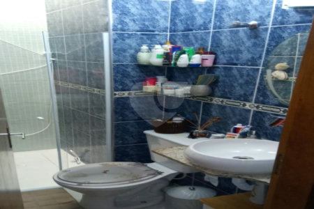 Casa à venda com 3 quartos, sendo 1 suíte, no condomínio Alcides Moreira, São Paulo - SP