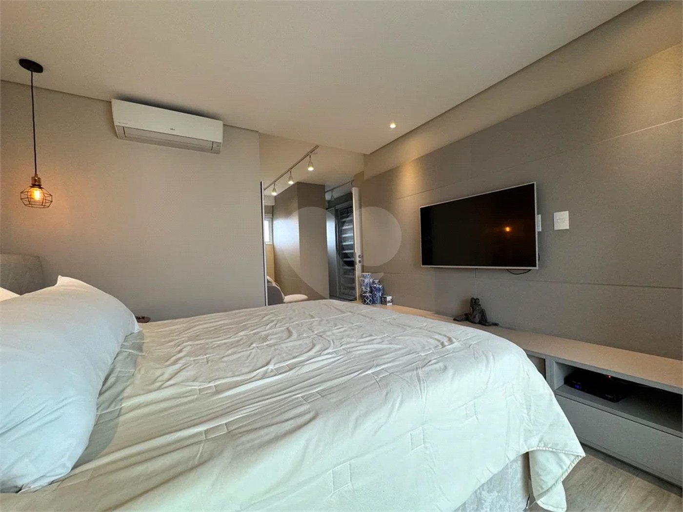 Santana Alto Padrão/Porteira Fechada, Apto. 260 m² 4 Suítes, 5 vagas 2 depósitos privativos