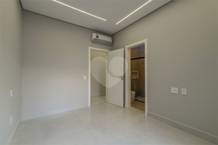 Indaiatuba - SP - Condominio Dona Lucilla - Valor R$2.295.000,00 - 3 suítes + escritório + lavabo - Terreno: 300m2 - Construção: 188m2 - Diferenciais - Móveis planejados no escritório, sala de TV, lavabo, cozinha, área gourmet, lavanderia, banheiros e closet - Ar condicionado em todos os ambie