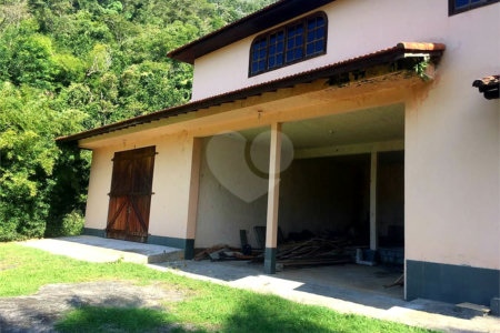 Fazenda à venda com 7 quartos, sendo 3 suítes, em Professor Souza, Casimiro de Abreu, RJ