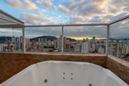Cobertura Duplex com Vista para o Mar | 3 Suítes, SPA Privativo, Porteira Fechada e Lazer Completo