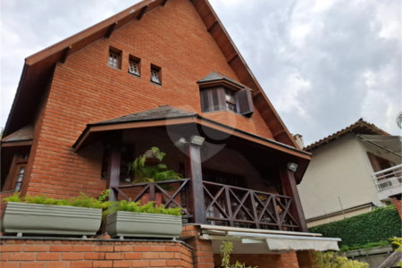 Sobrado à venda com 4 quartos, sendo 2 suítes,  em Jardim Leonor, São Paulo, SP