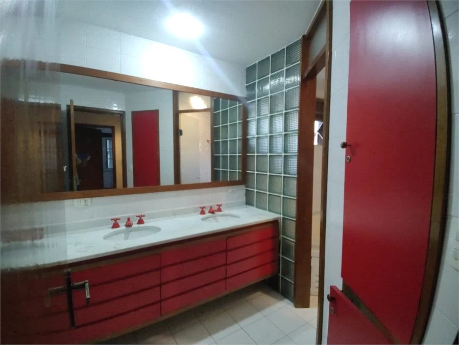 Sobrado à venda com 5 quartos, sendo 3 suítes, em Cidade Monções, São Paulo, SP