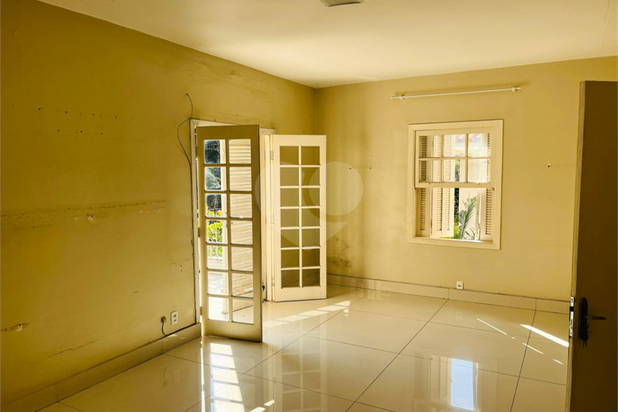 Casa à venda com 4 quartos, sendo 1 suíte, em Jardim São Bento, São Paulo, SP