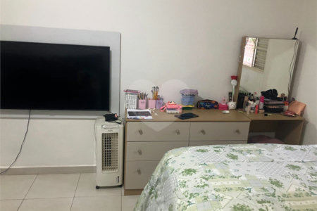 Casa Térrea à venda com 3 quartos em Vila Nivi, São Paulo, SP