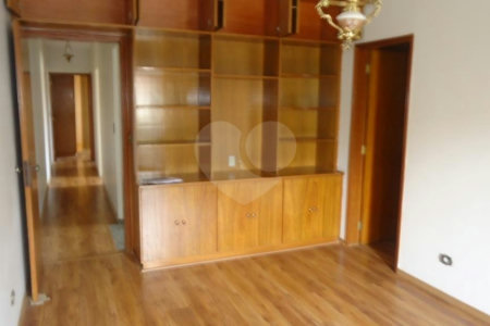 Sobrado à venda com 3 quartos, sendo 1 suíte, em Vila Paulicéia, São Paulo, SP