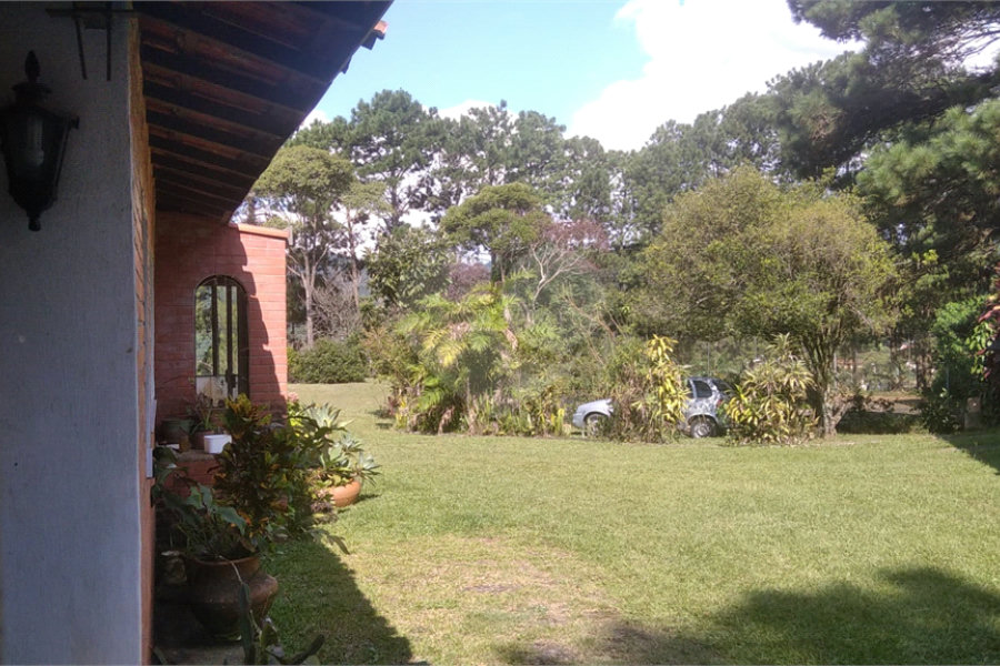 Casa à venda com 5 quartos, sendo 3 suítes, no condomínio Alpes da Cantareira, Mairiporã - SP