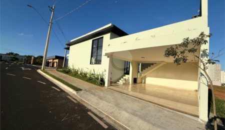 Casa à venda com 3 suítes no condomínio Monte das Araucárias, São Carlos - SP