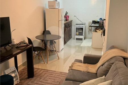 Casa à venda com 2 suítes no condomínio Jd. Avelino II, São Paulo - SP