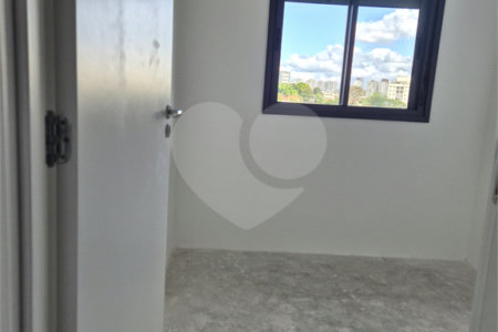 Apartamento à venda com 3 quartos, sendo 1 suíte, em Vila Anastácio, São Paulo, SP