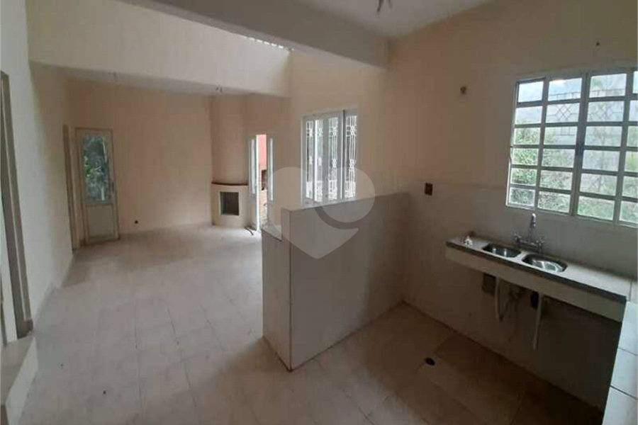 Sobrado à venda com 4 quartos, sendo 2 suítes, em Serra da Cantareira, Mairiporã, SP