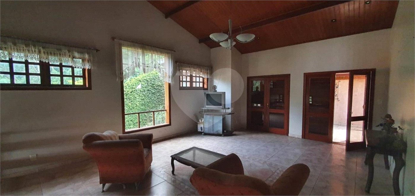 Sobrado à venda ou para alugar com 5 quartos, sendo 3 suítes,  em Tremembé, São Paulo, SP