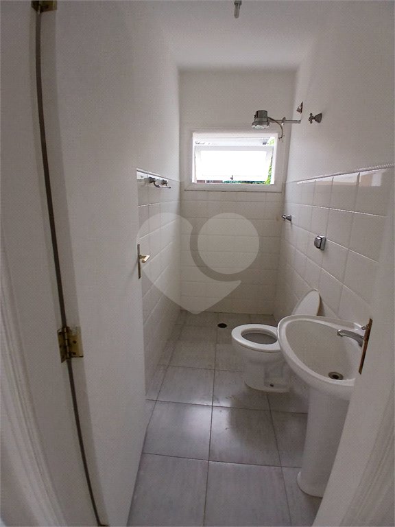 Casa à venda com 4 quartos, sendo 2 suítes, no condomínio Flamboyant, Atibaia - SP