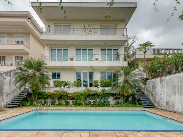 Casa à venda com 4 suítes em Chácara Monte Alegre, São Paulo, SP