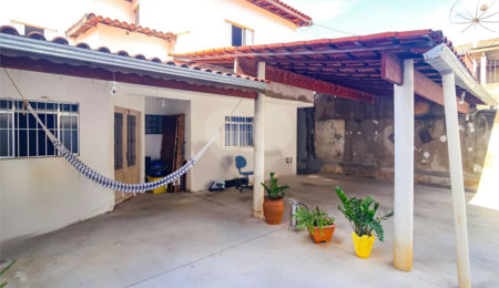 Sobrado à venda com 4 quartos, sendo 1 suíte, em Residencial Monte Verde, Indaiatuba, SP