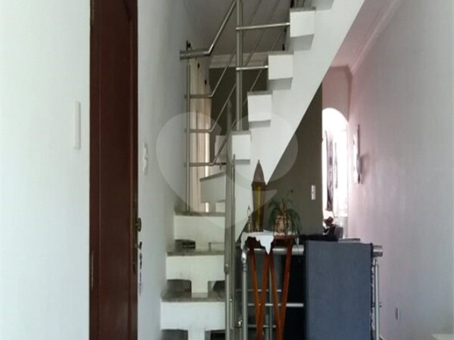 Sobrado à venda com 4 quartos, sendo 3 suítes,  em Vila Irmãos Arnoni, São Paulo, SP
