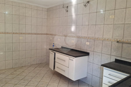 Sobrado para alugar com 4 quartos, sendo 3 suítes, em Vila Nivi, São Paulo, SP