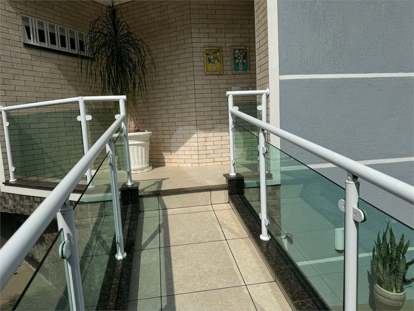 Sobrado à venda com 5 quartos, sendo 3 suítes, em Vila Nivi, São Paulo, SP