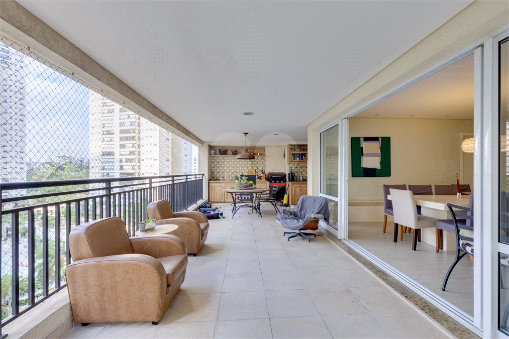 Apartamento à venda com 4 suítes em Jardim Marajoara, São Paulo, SP