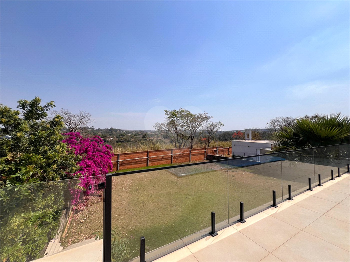 Casa à venda com 3 quartos, sendo 2 suítes, no condomínio Terras de Mont Serrat, Salto - SP