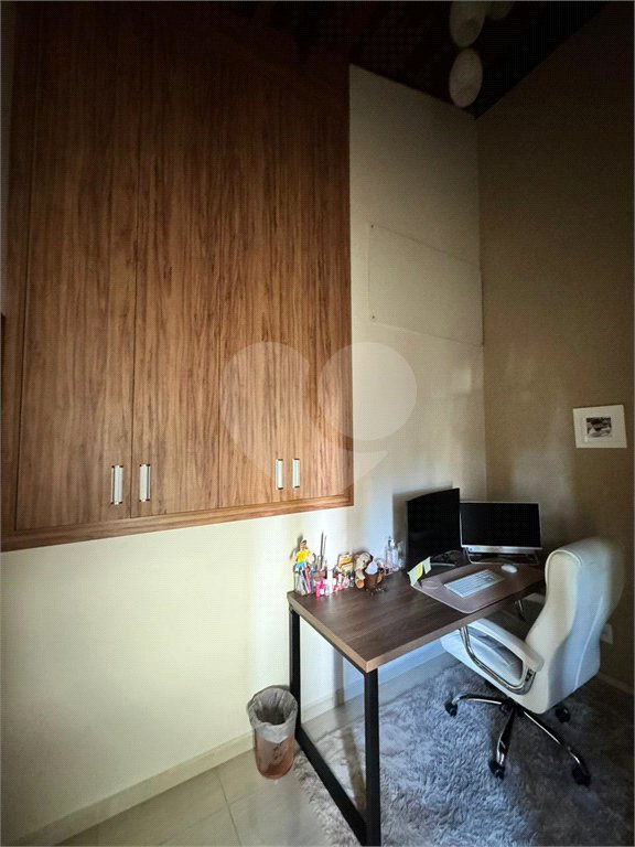 Casa à venda com 3 quartos, sendo 1 suíte, no condomínio Residencial Jardim das Flores 1510, Cotia - SP