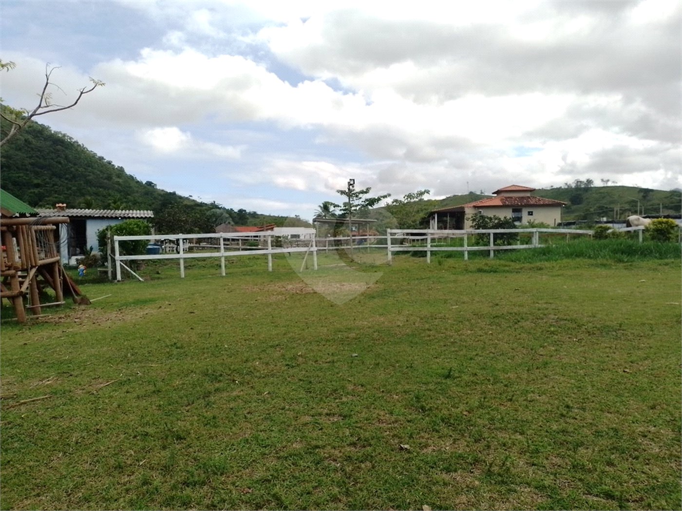 Sítio à venda com 4 quartos, sendo 3 suítes, em Caxito, Maricá, RJ
