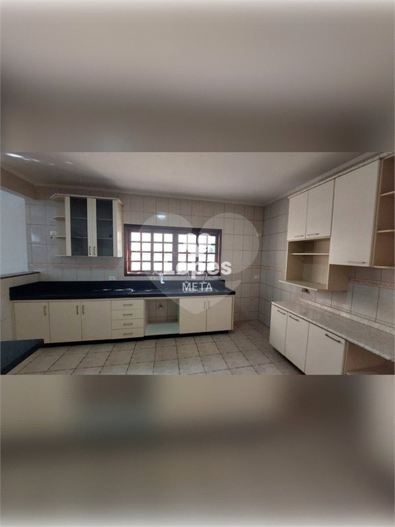 Casa à venda com 3 quartos, sendo 1 suíte, no condomínio Eldourado, São José dos Campos - SP