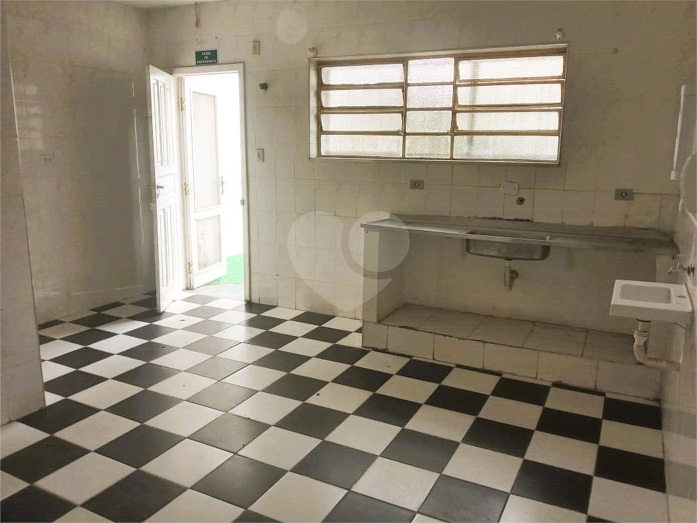 Casa à venda ou para alugar com 7 quartos, sendo 2 suítes, em Jardim Peri Peri, São Paulo, SP
