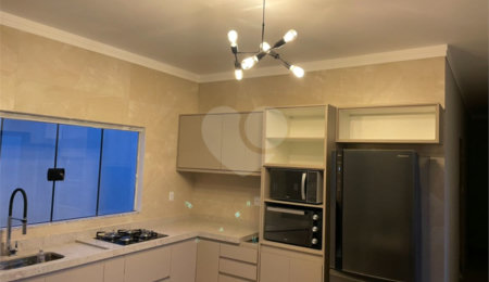 Casa à venda com 3 quartos, sendo 1 suíte,  no condomínio Sun Lake, Três Lagoas - MS