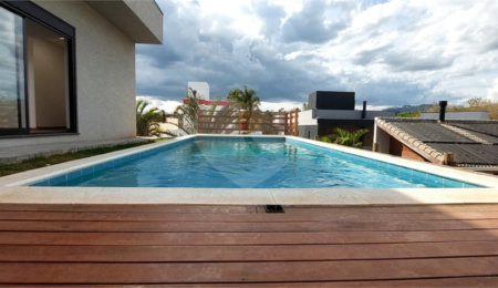 Casa à venda com 4 suítes no condomínio Figueira Garden, Atibaia - SP