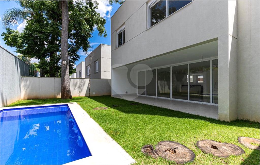 Casa à venda com 4 suítes no condomínio Hípica Garden, São Paulo - SP