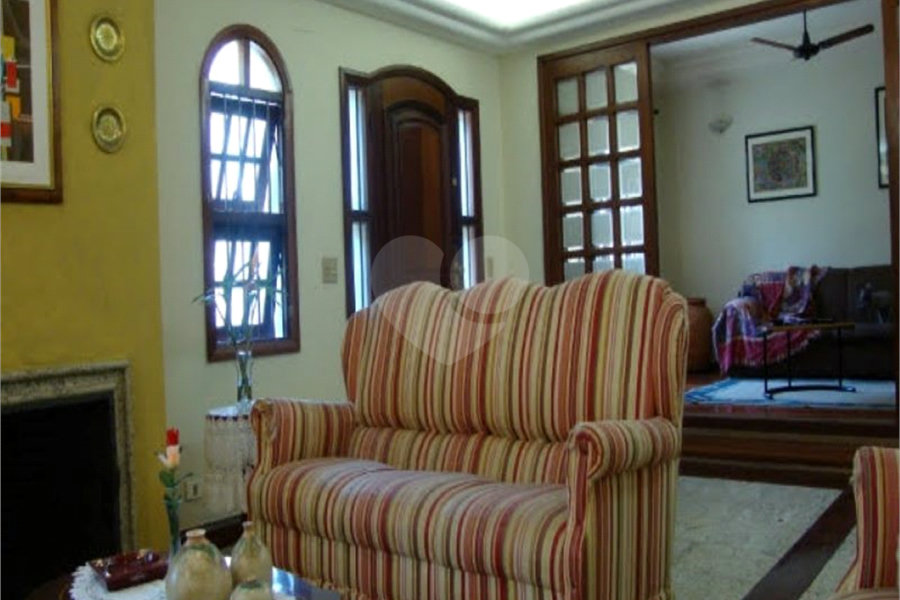 Casa Térrea à venda com 4 quartos, sendo 2 suítes,  em Vila Albertina, São Paulo, SP