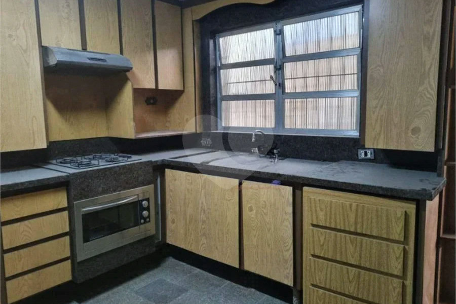 Sobrado à venda com 3 quartos, sendo 1 suíte,  em Vila Zat, São Paulo, SP