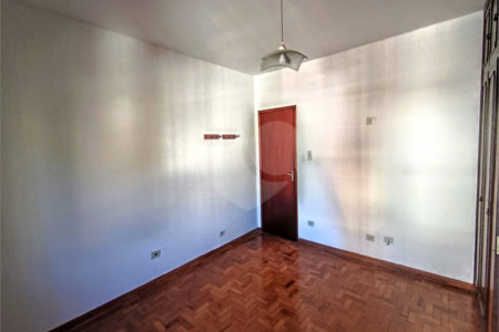 Sobrado à venda com 3 quartos em Chora Menino, São Paulo, SP