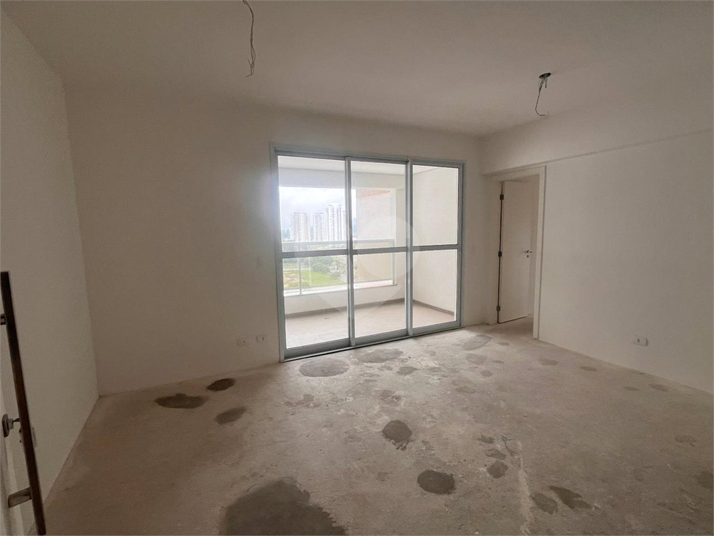 Apartamento à venda com 2 quartos, sendo 1 suíte,  em Loteamento Mogilar, Mogi das Cruzes, SP