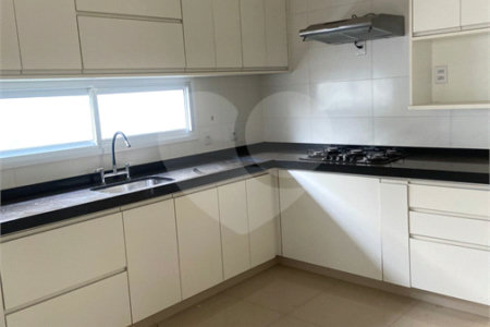 Casa à venda ou para alugar com 3 suítes no condomínio Portal das Tipuanas, Araraquara - SP