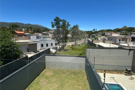 Sobrado à venda com 4 quartos, sendo 3 suítes, em Jardim do Lago, Atibaia, SP
