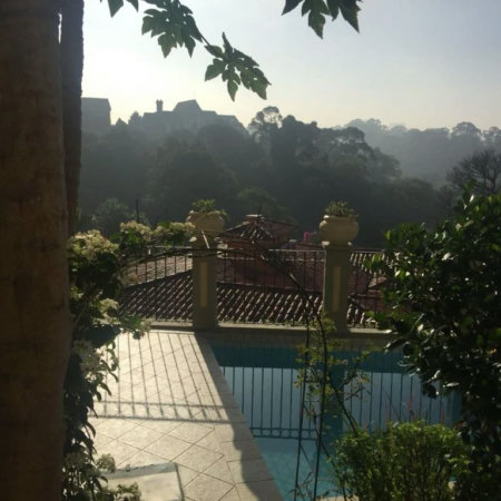 Casa à venda com 5 quartos, sendo 4 suítes, no condomínio Jardim Vitória Régia, São Paulo - SP