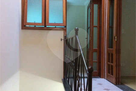 Casa à venda com 4 quartos, sendo 2 suítes, no condomínio Flamboyant, Atibaia - SP