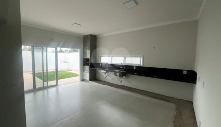 Casa à venda com 3 suítes em Vila Popular, Itapetininga, SP