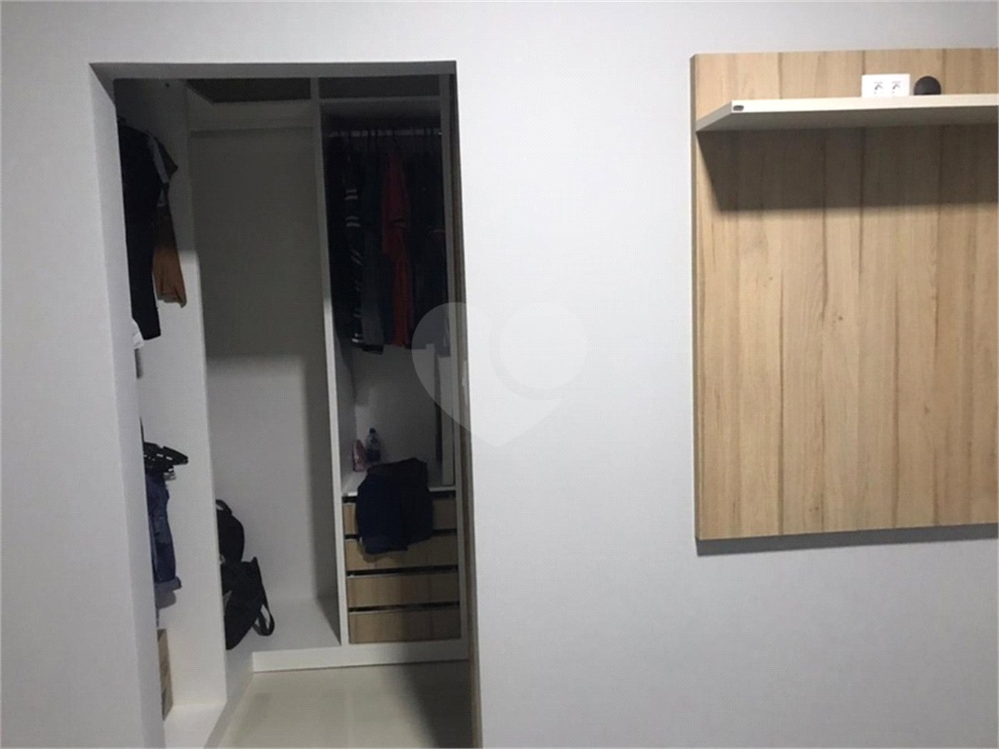 Casa à venda com 2 quartos, sendo 1 suíte, no condomínio Residencial Jardim, Sorocaba - SP