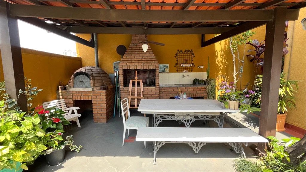 Casa à venda com 4 quartos, sendo 2 suítes,  em Lar São Paulo, São Paulo, SP