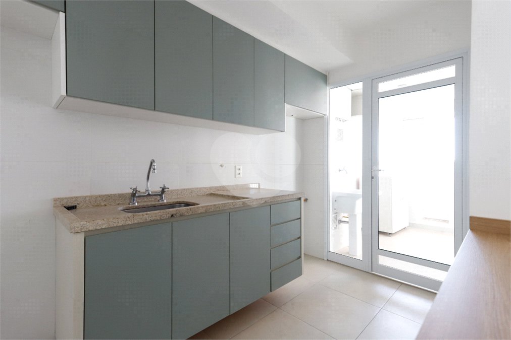 Apartamento à venda com 3 suítes em Vila Anastácio, São Paulo, SP