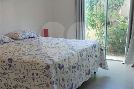 Casa à venda com 2 quartos, sendo 1 suíte, no Centro, Santa Cruz Cabrália, BA