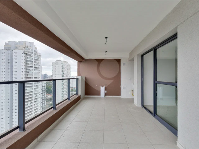 Apartamento à venda com 3 quartos, sendo 1 suíte,  em Alto da Boa Vista, São Paulo, SP