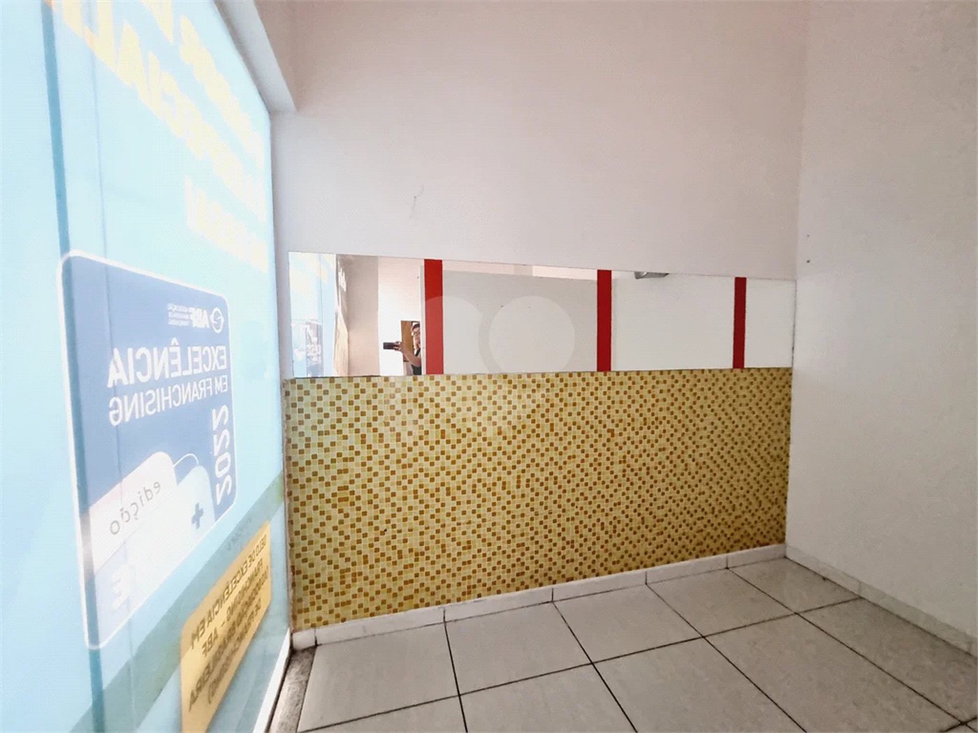 Imóvel térreo com mezanino pronto para lanchonete, venda ou locação, na Barra Funda