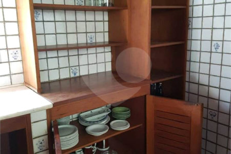 Casa térrea com piscina para venda no Parque Santa Marta