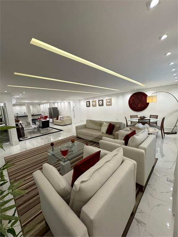 Apartamento à venda com 2 quartos e 3o reversível, no Baixo Jardins